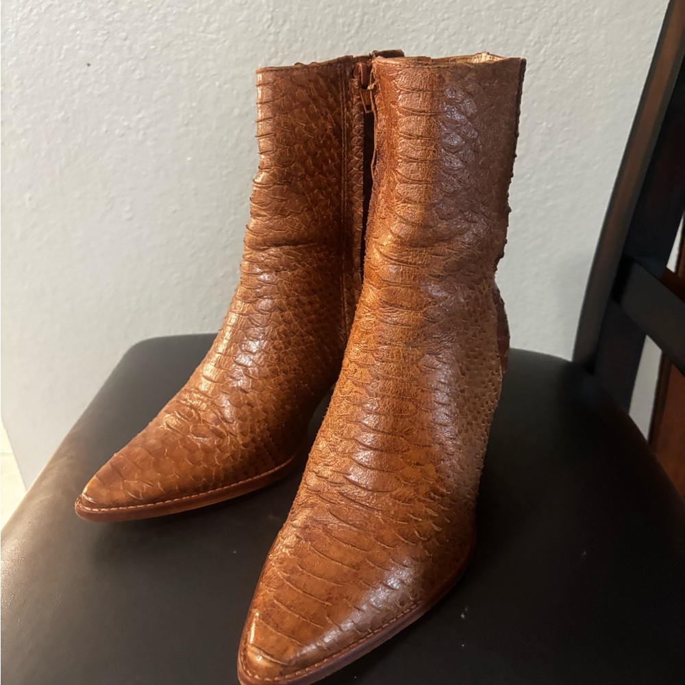 Matisse Women's Caty boots in a cognac snake print  8.5